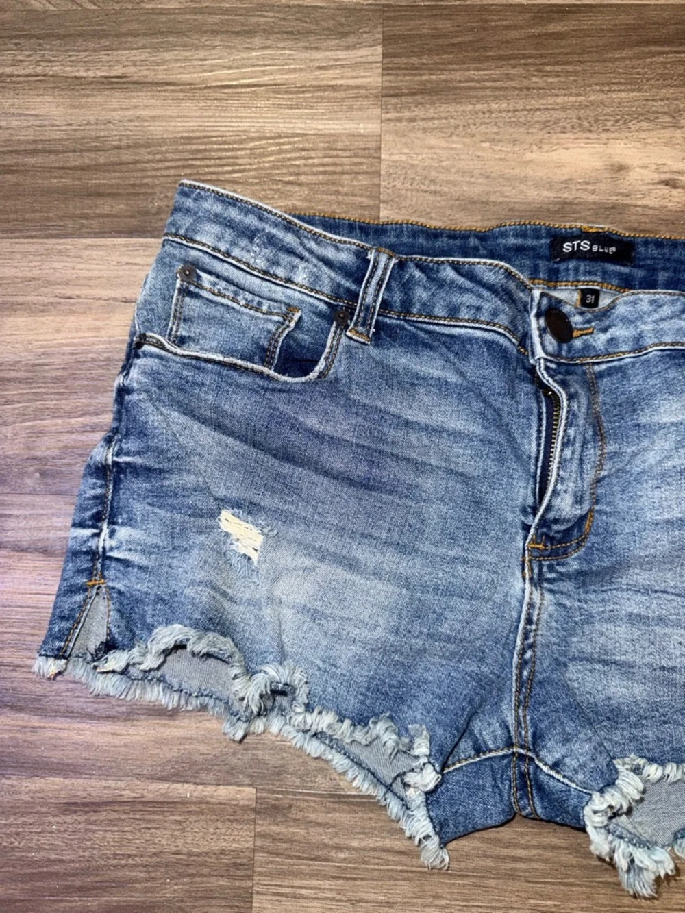 STS Blue distressed denim shorts in a light wash with trendy frayed hem.Size 31. - Picture 7 of 9